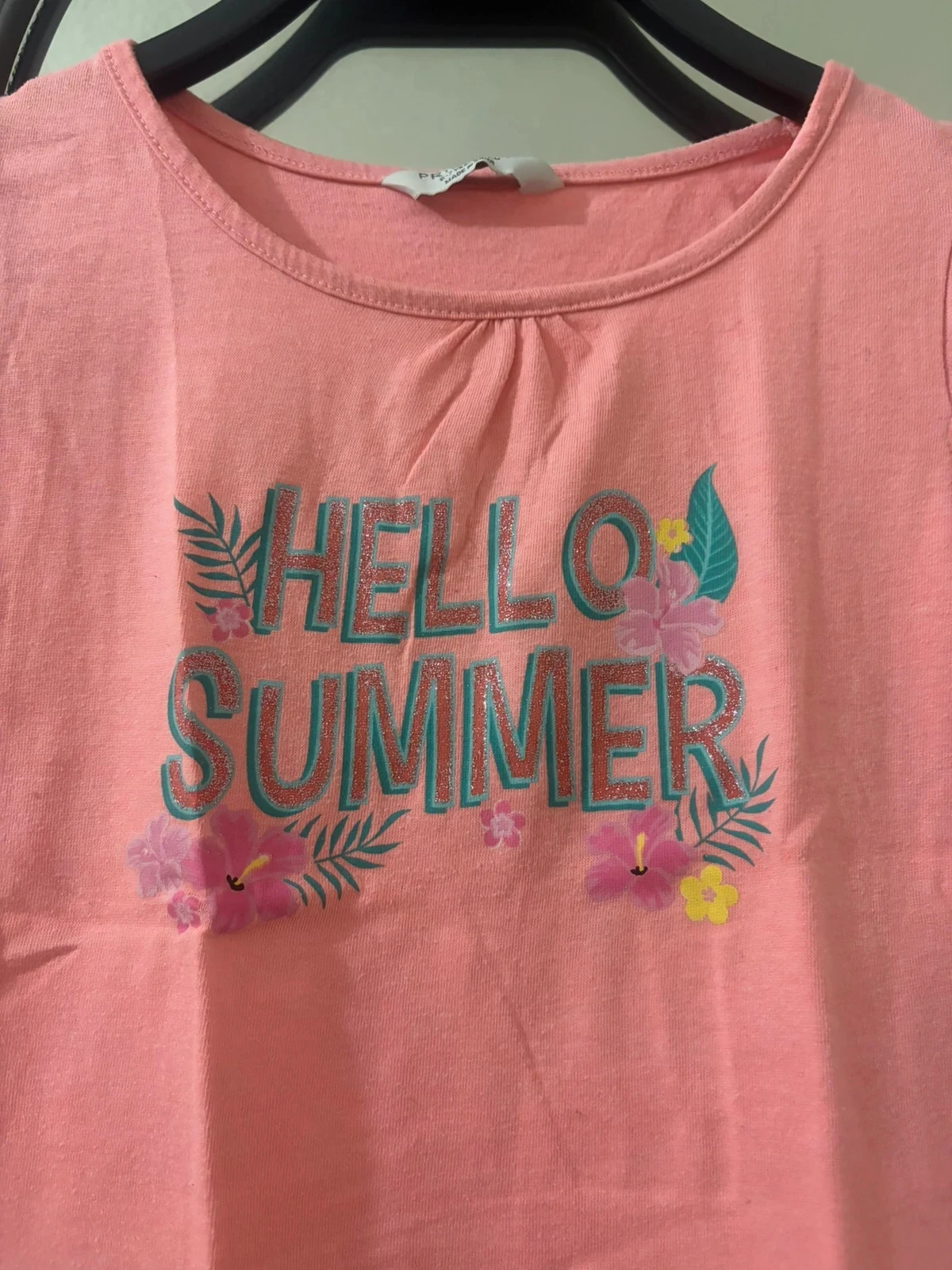 🔵 Camiseta coral rosa Primark "Hello Summer" motivos tropicales brillantes – Talla 6-7 años (122 cm) – photo 3